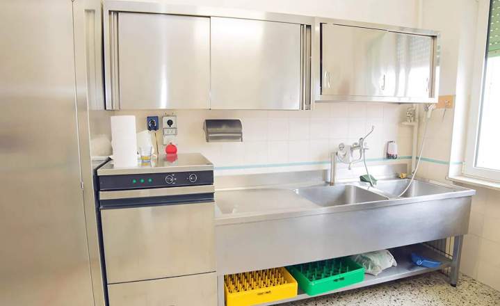 Lave-vaisselle professionnel Cours