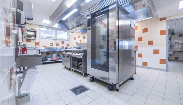 Lave-vaisselle professionnel  Charlieu